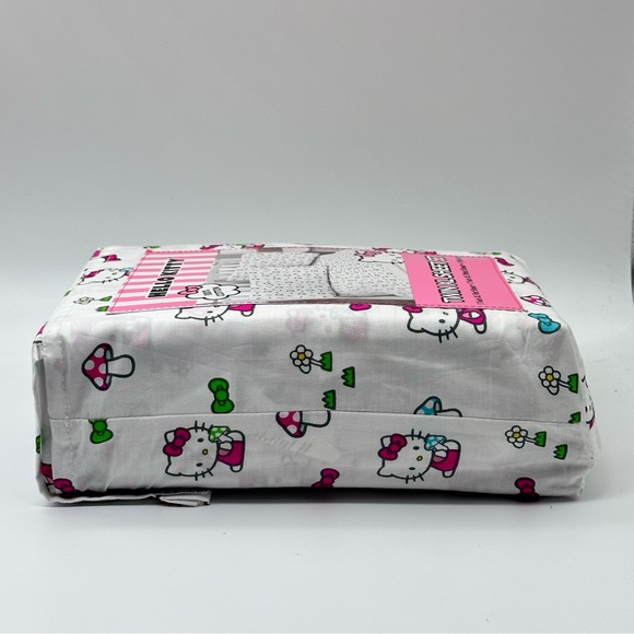 Sanrio Hello Kitty Twin XL Sheet Set (HK Bow and Mushroom) - Picture 2 of 6